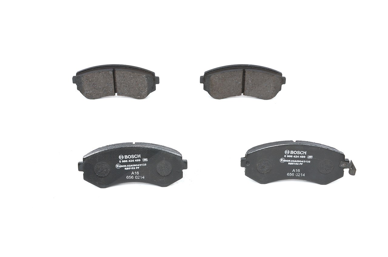 Bosch Bremsbeläge vorne/hinten (Satz) [Hersteller-Nr. 0986424489] für Nissan