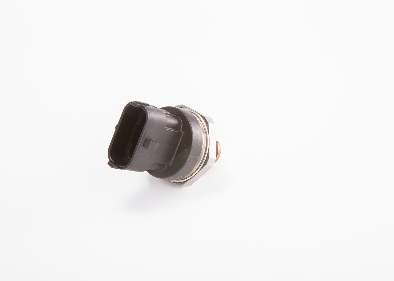 Bosch Sensor, Kraftstoffdruck [Hersteller-Nr. 0281002909] für Renault, Fiat, Peugeot, Hyundai, Kia, Iveco, Renault Trucks, Citroën, Nissan