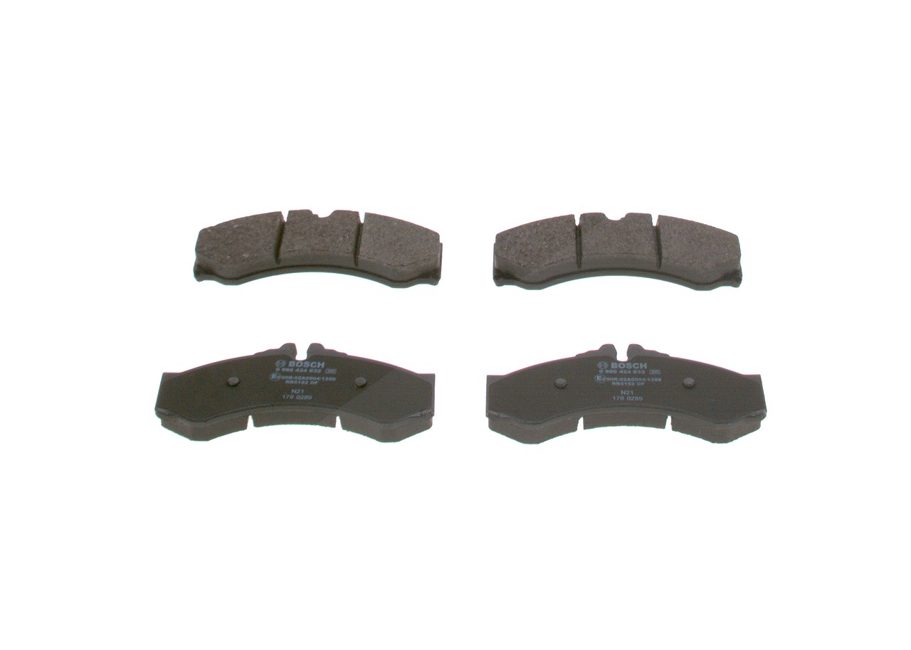 Bosch Bremsbelagsatz, Scheibenbremse [Hersteller-Nr. 0986424832] für Volvo, VW, Mercedes-Benz