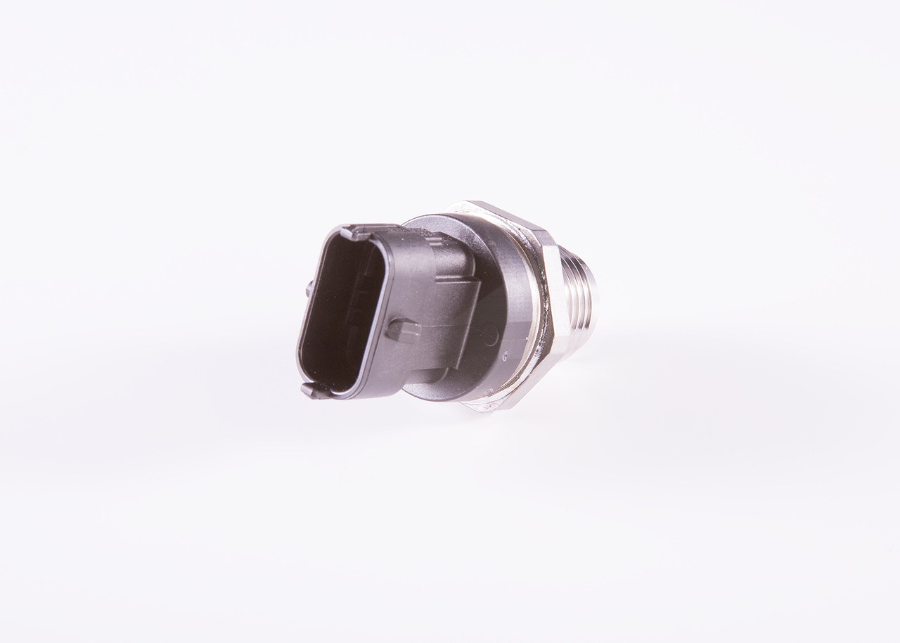 Bosch Sensor, Kraftstoffdruck [Hersteller-Nr. 0281006158] für Opel, Fiat, Iveco, Alfa Romeo, Suzuki, Ford, Saab, Lancia, Chevrolet, Vauxhall